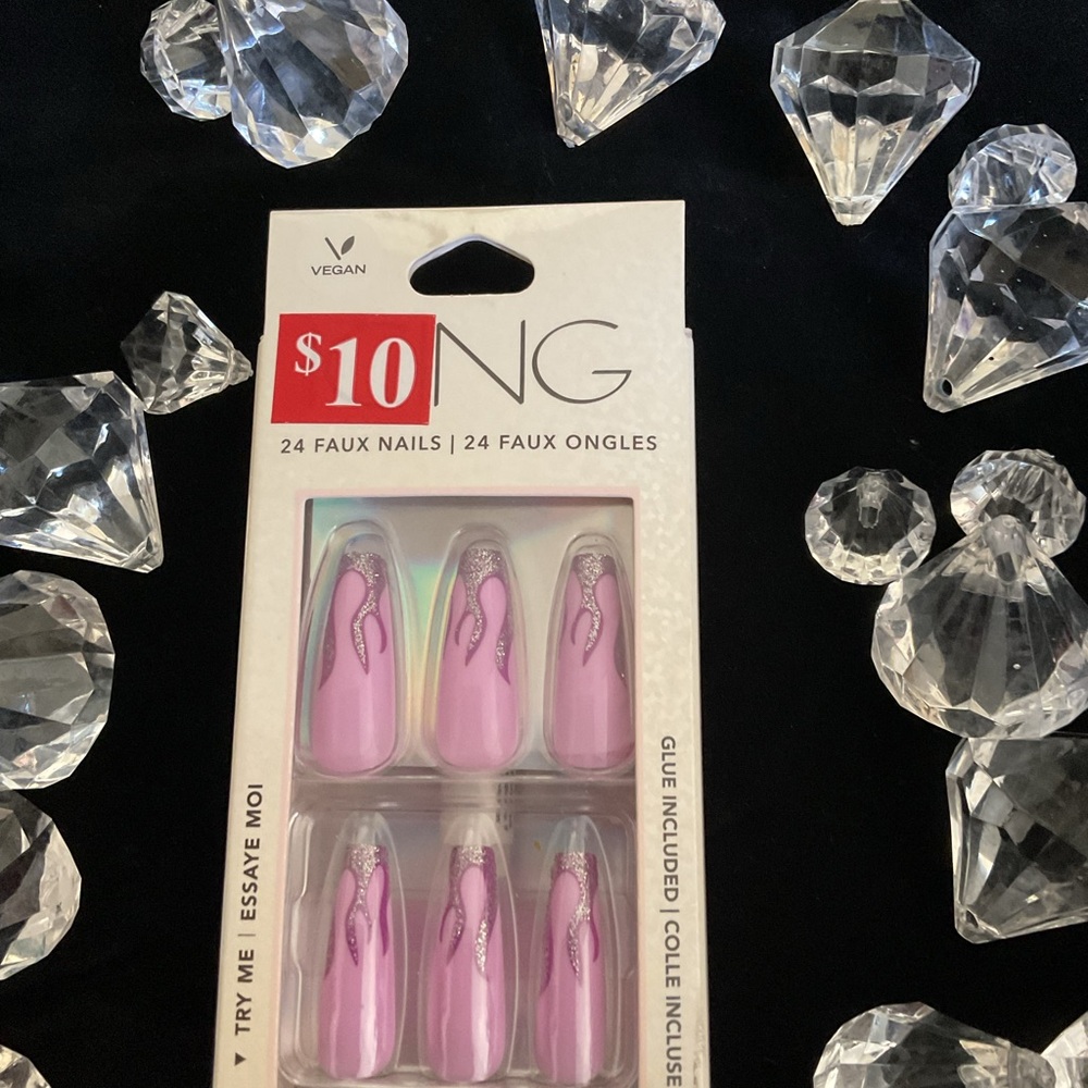 Icing vegan press on nails